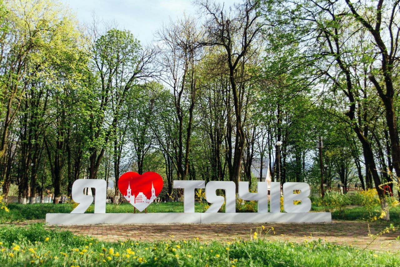 Готель Тячів Kültér fotó